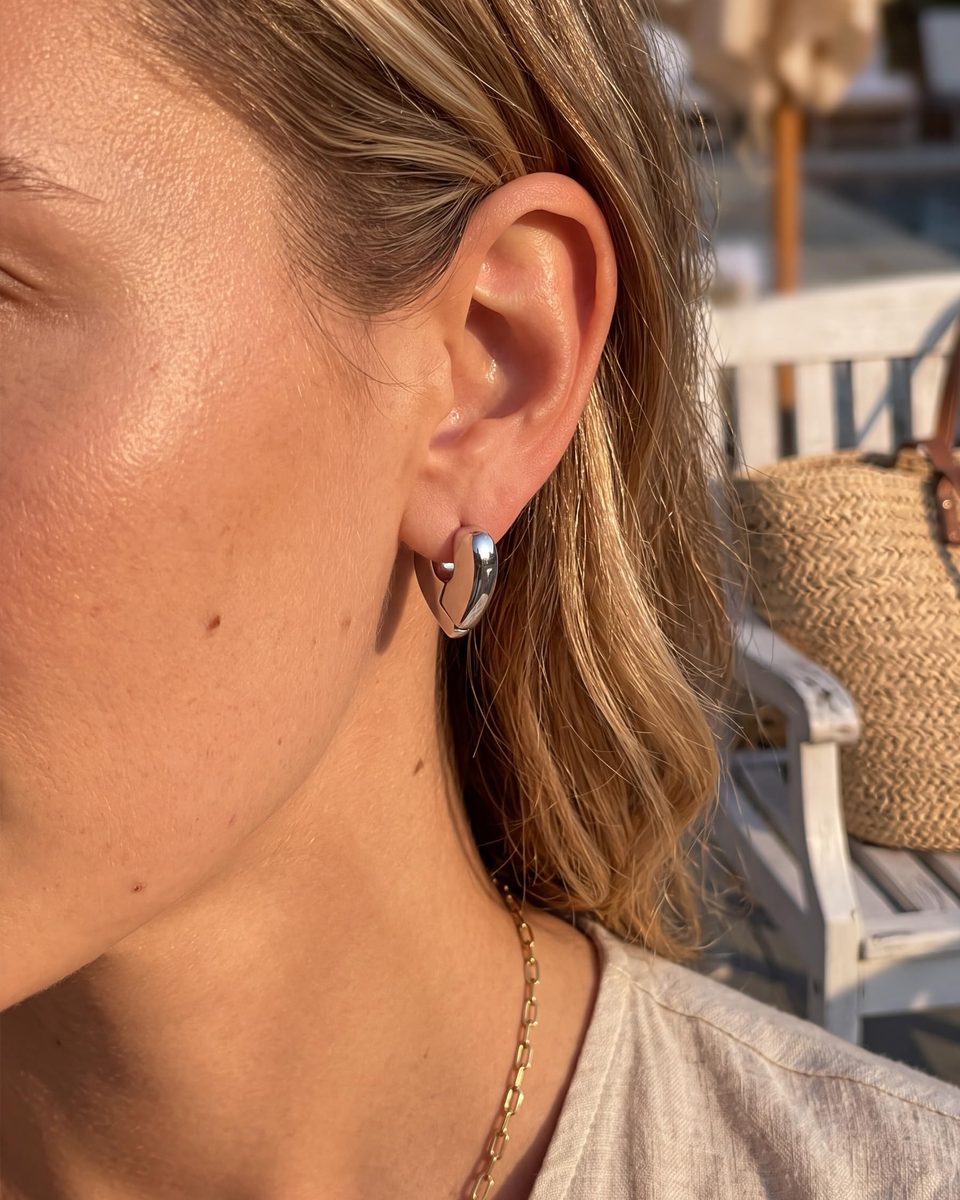 Trendy Silver Huggie Earrings – photo 4