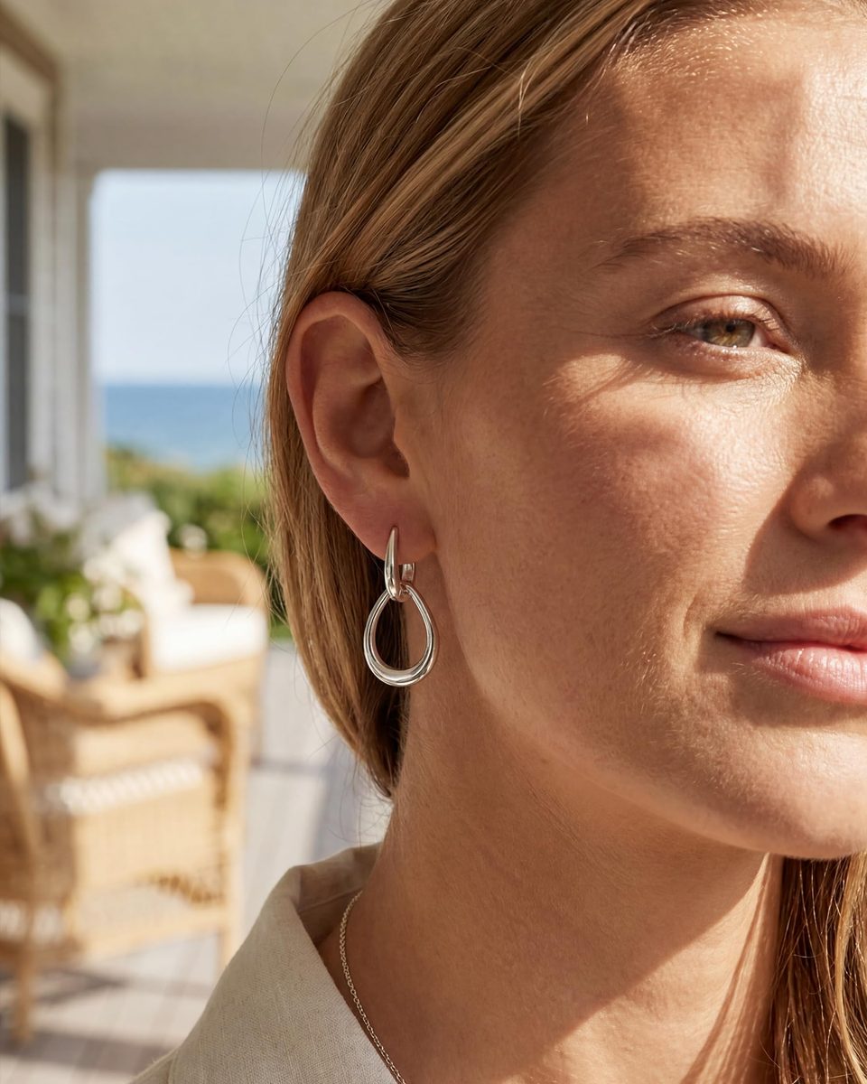 Trendy Silver Huggie Earrings – photo 2
