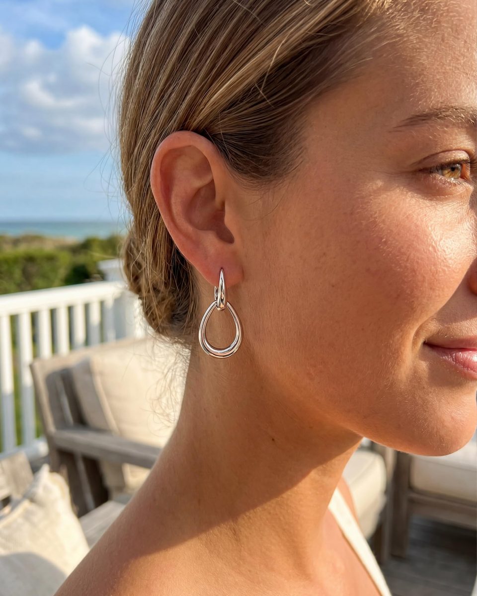 Trendy Silver Huggie Earrings – photo 4