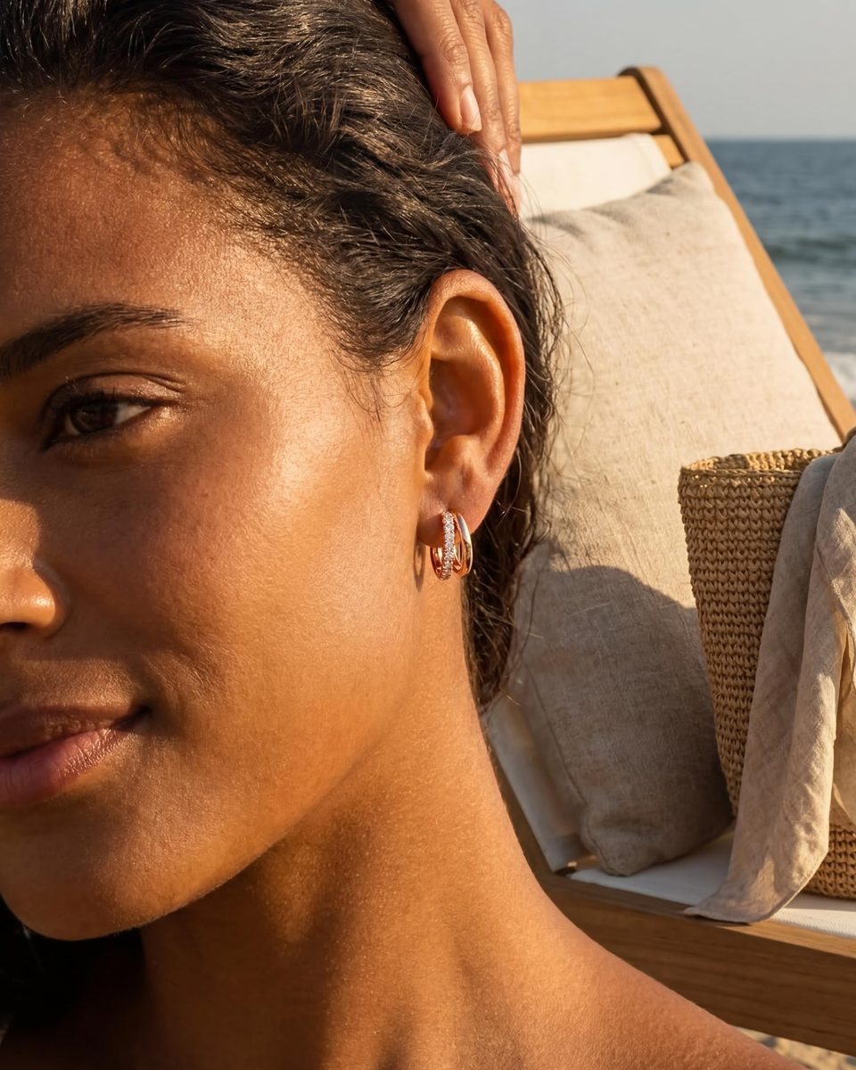 Trendy Rose Gold Huggie Earrings – photo 3