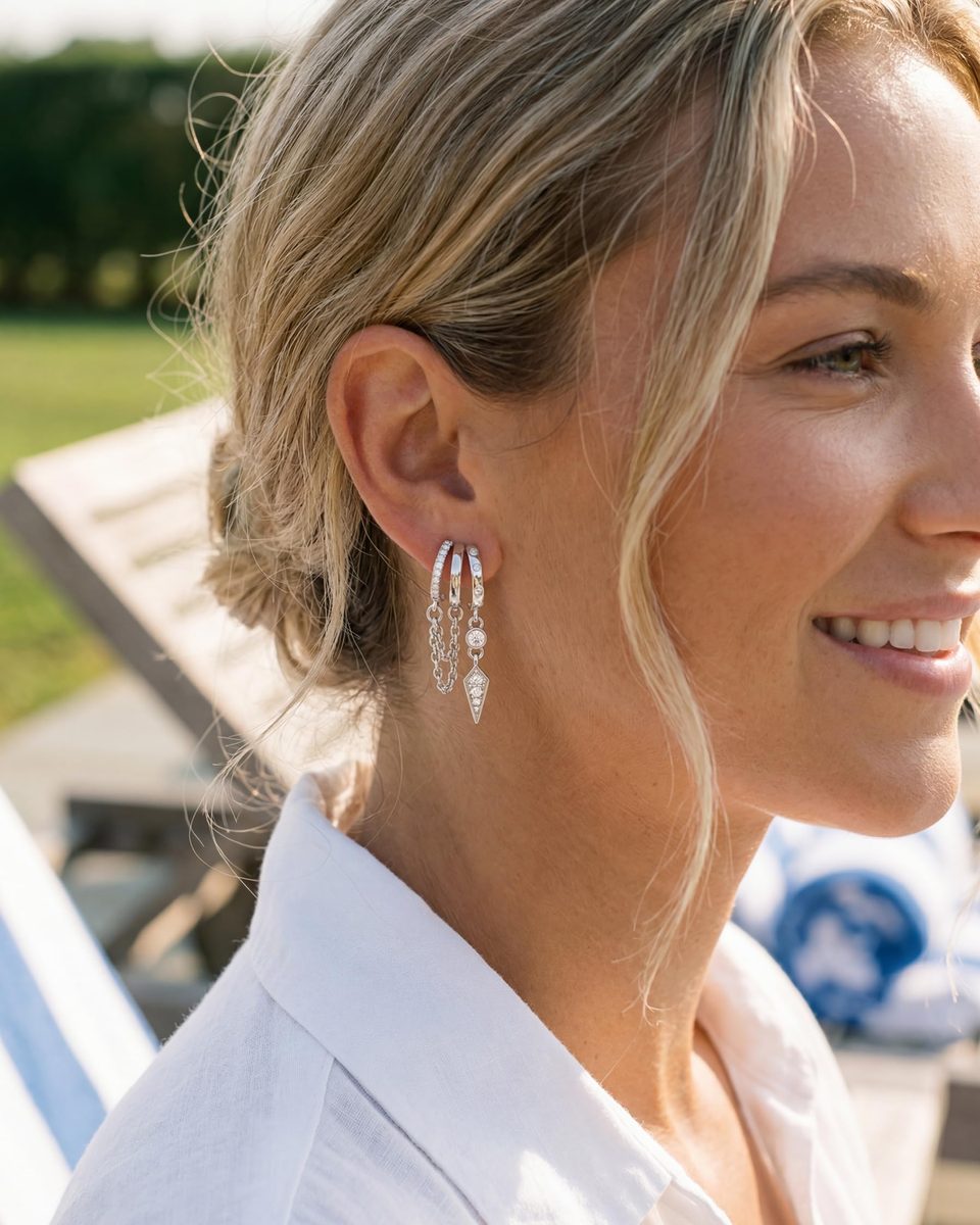 Trendy Silver Huggie Earrings – photo 4