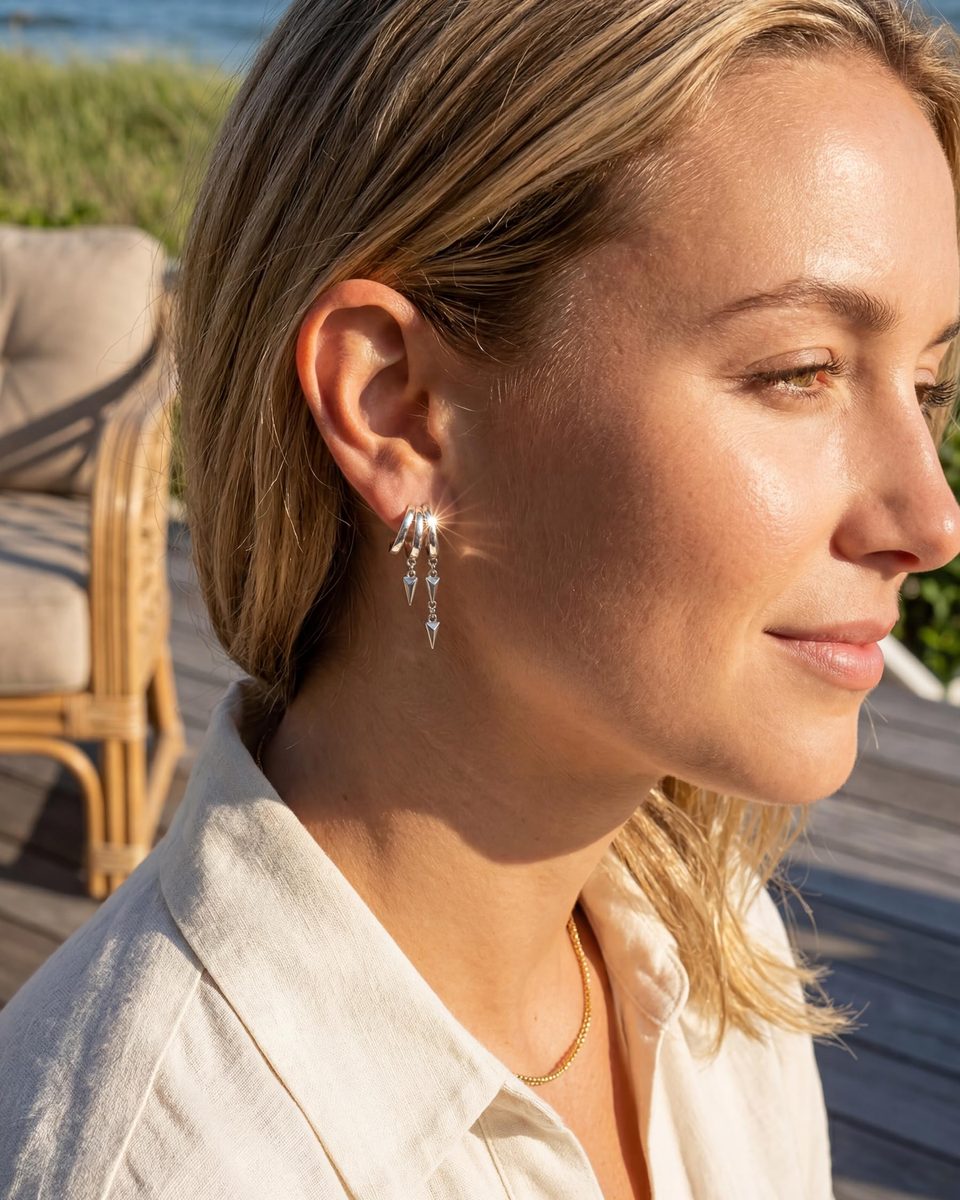 Trendy Silver Huggie Earrings – photo 2