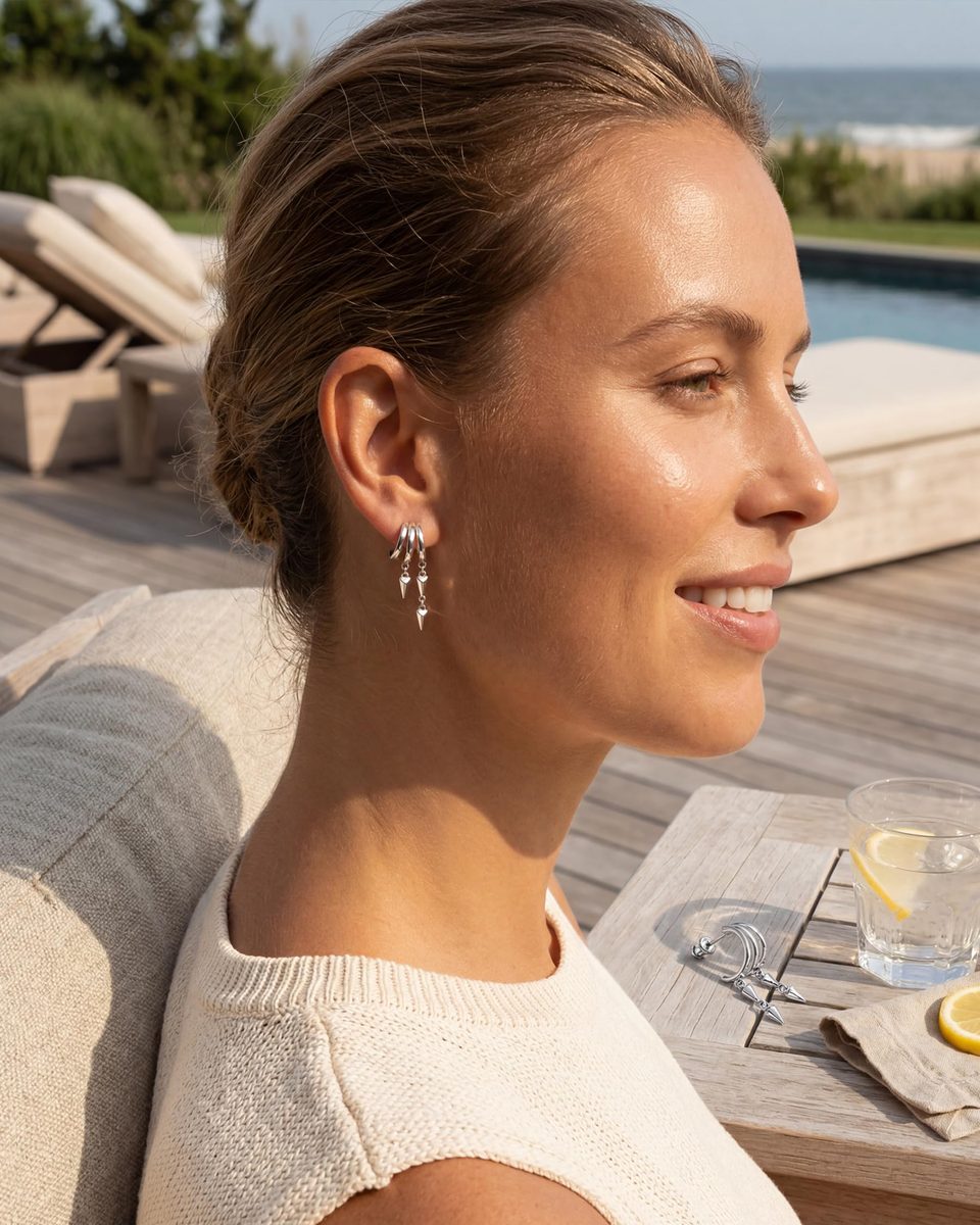 Trendy Silver Huggie Earrings – photo 3