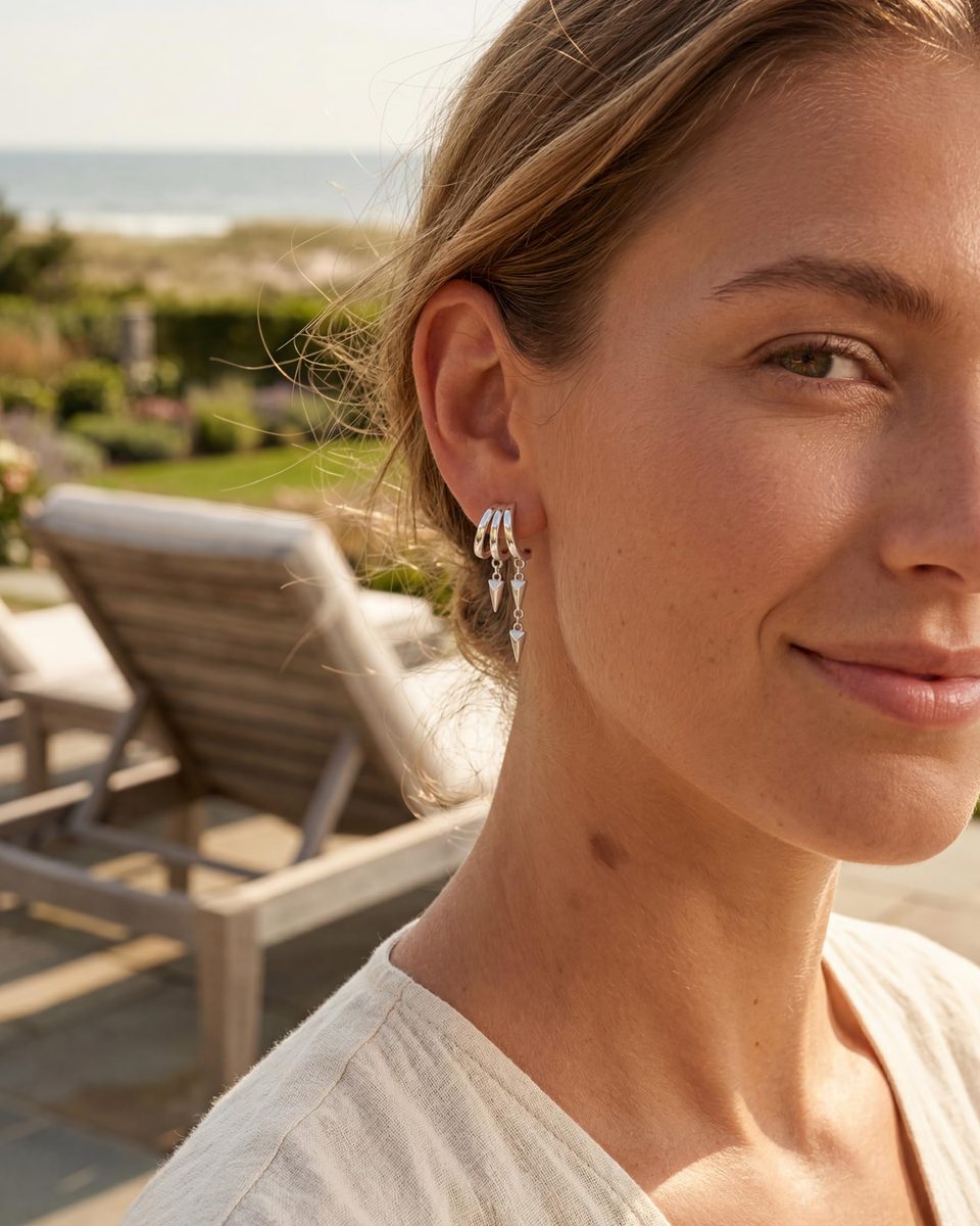 Trendy Silver Huggie Earrings – photo 4
