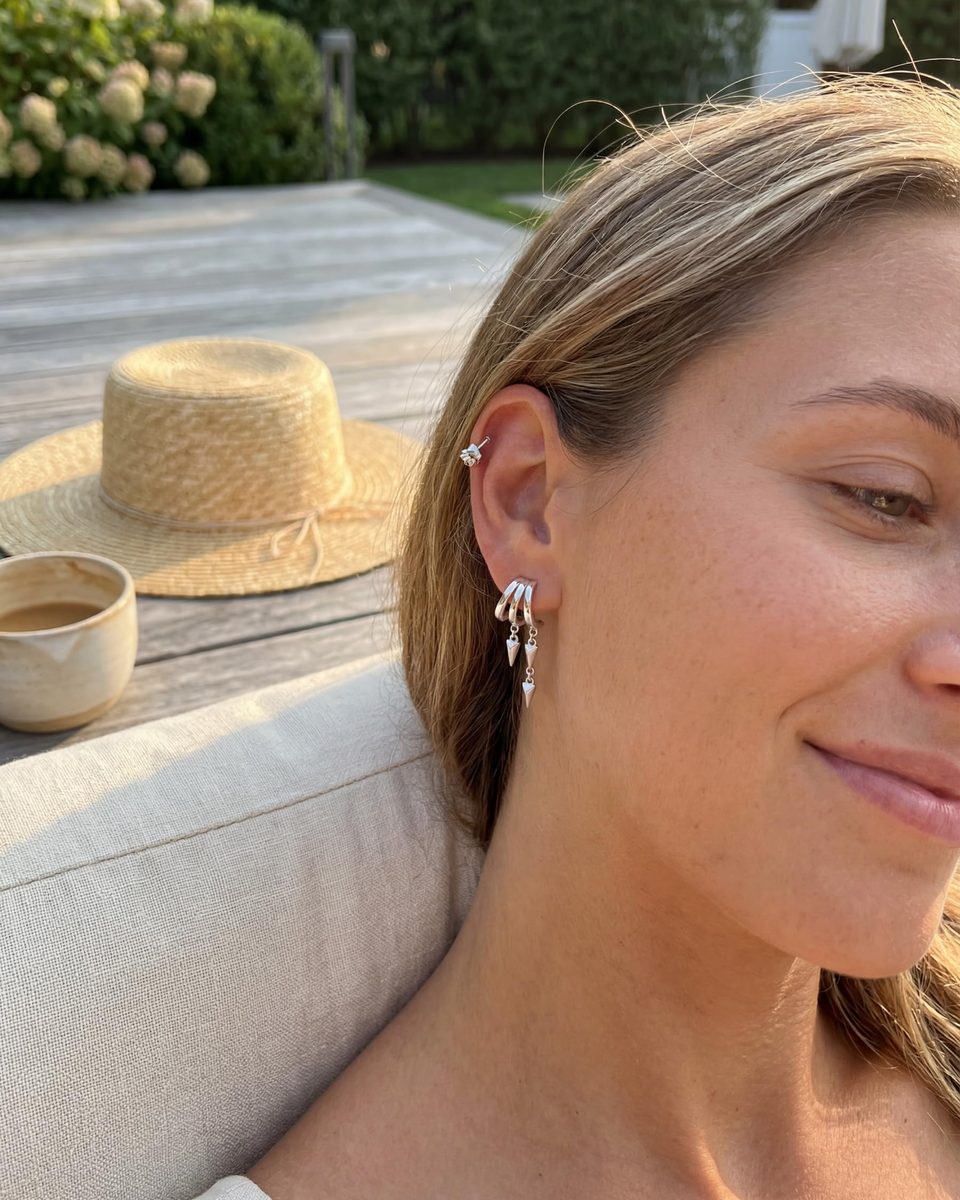 Trendy Silver Huggie Earrings – photo 8