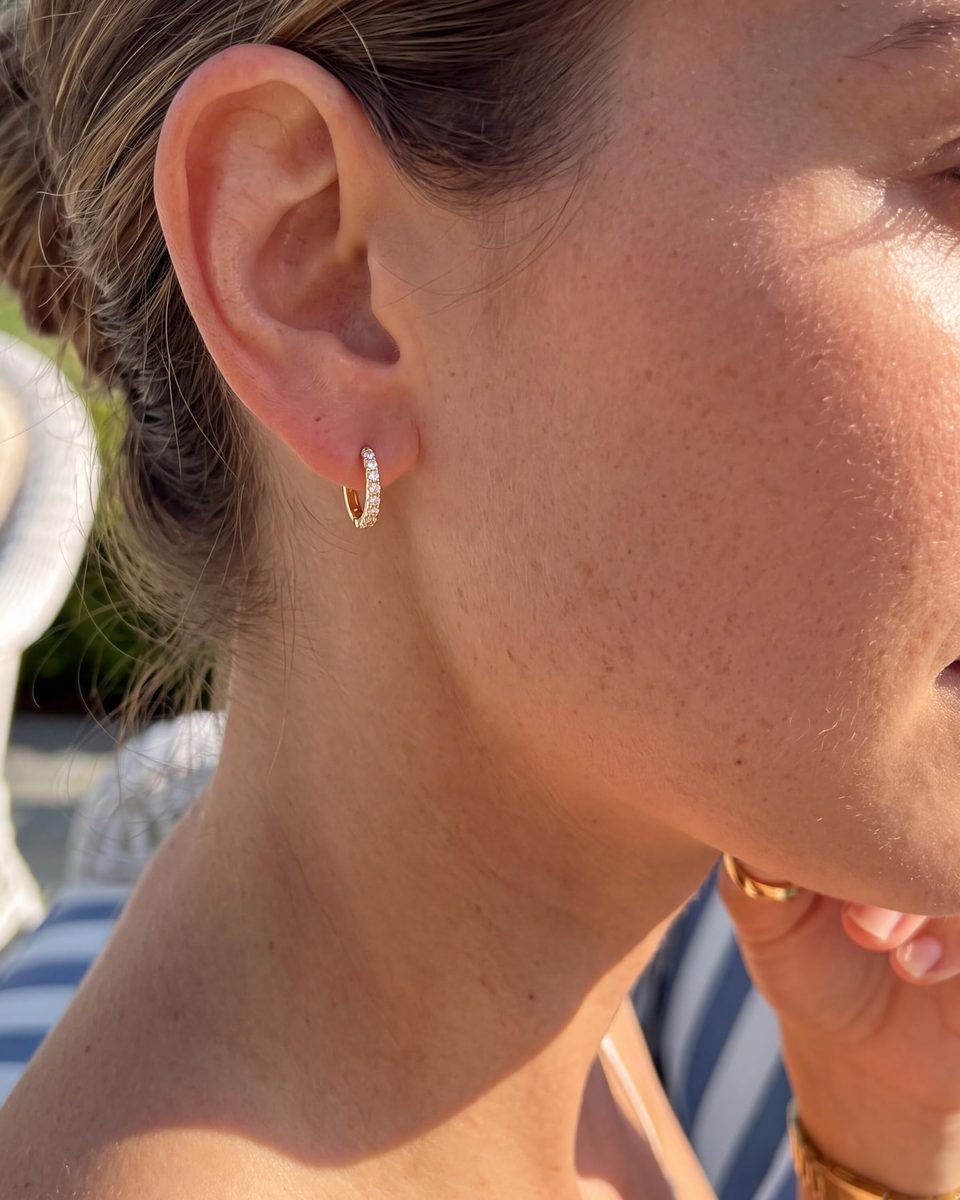 Trendy 14K Gold Huggie Earrings – photo 3