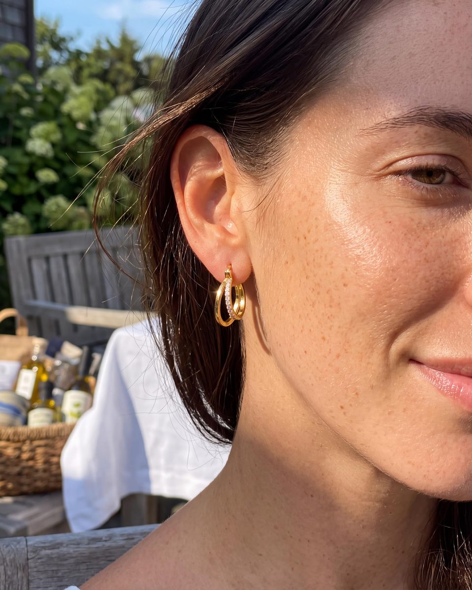 Trendy 14K Gold Huggie Earrings – photo 2