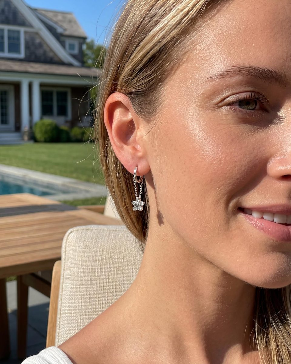 Trendy 14K Gold Huggie Earrings – photo 2