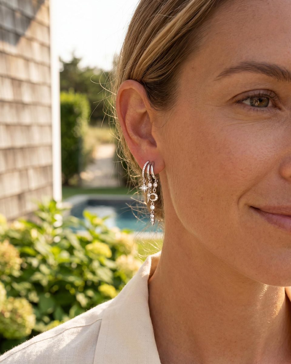 Trendy Silver Huggie Earrings – photo 4