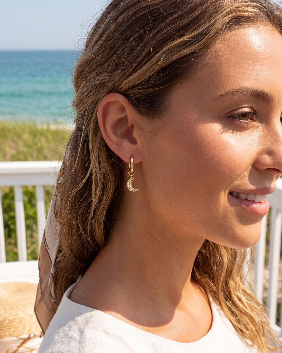 Trendy 14K Gold Huggie Earrings – photo 3