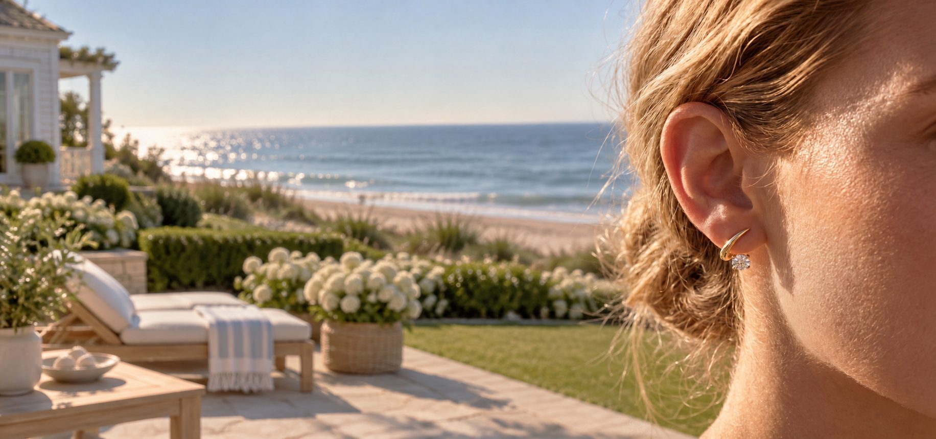 MUMREUES earrings worn on the beach